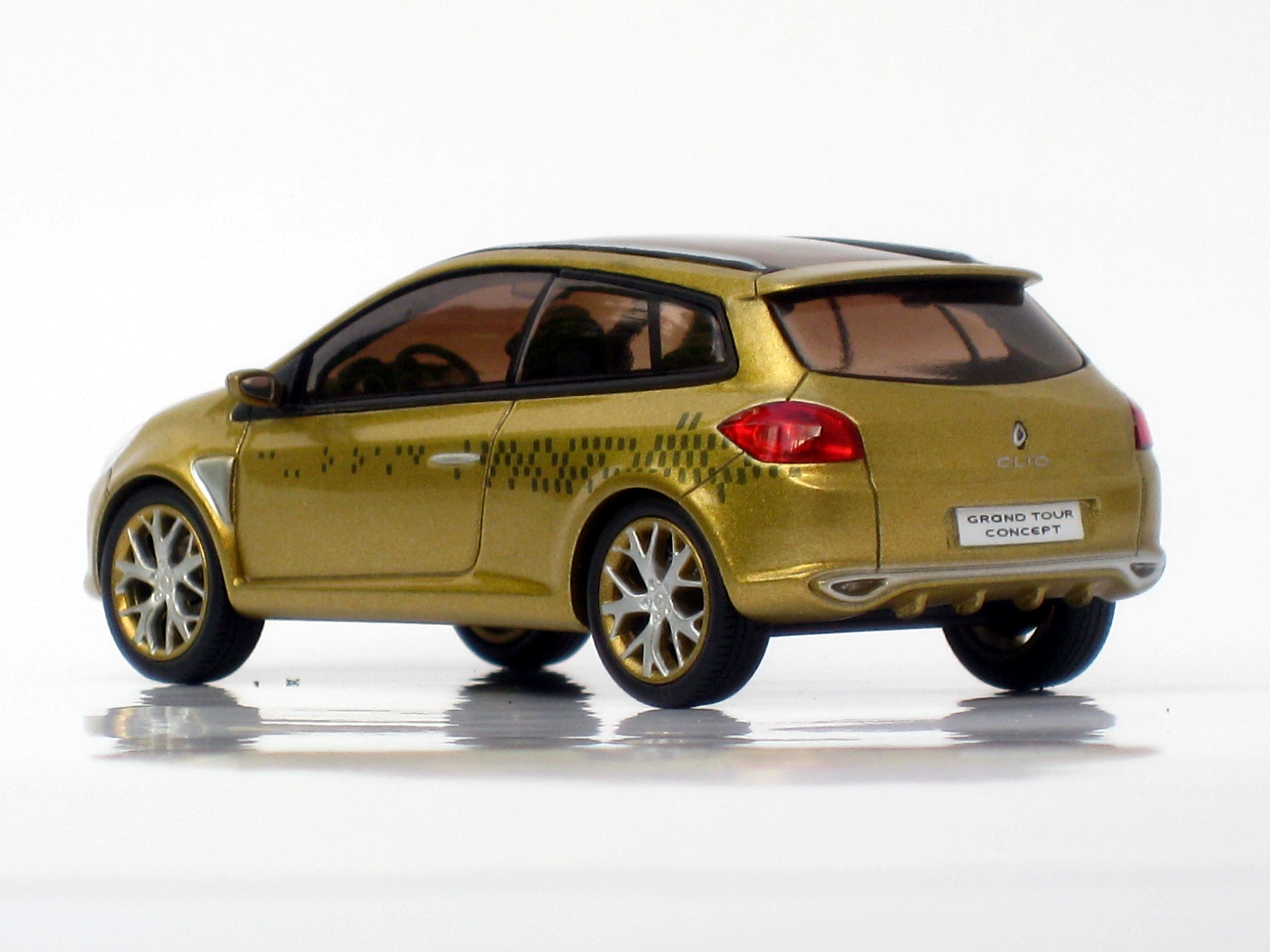 Clio Grand Tour Concept